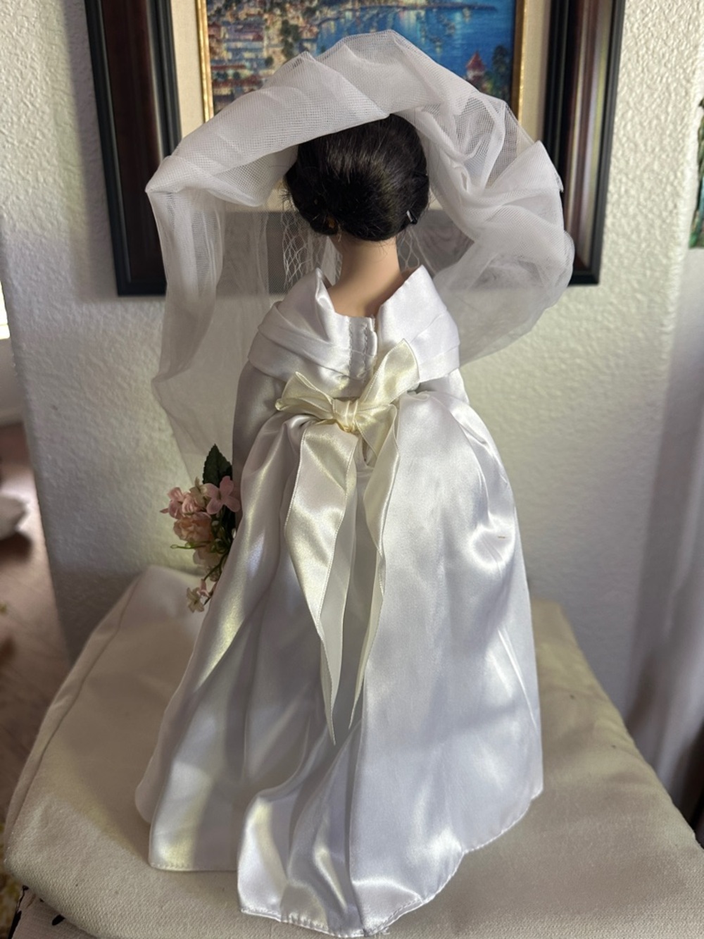 Royalton Collection - Jacqueline 1960s Porcelain Bride Doll in White Satin Gown - Picture 6 of 9